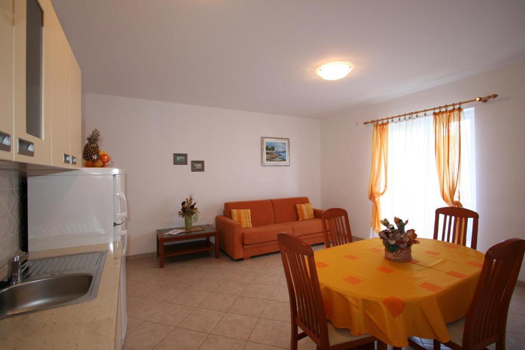 Apartments Bogovic Malinska Ruang foto