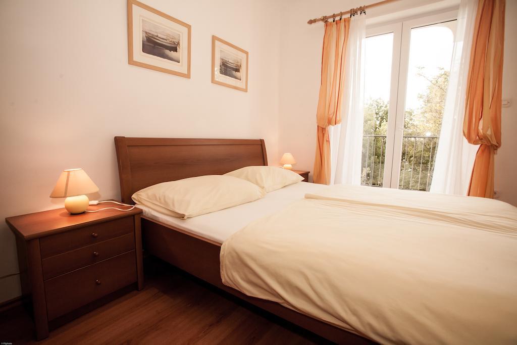Apartments Bogovic Malinska Bagian luar foto