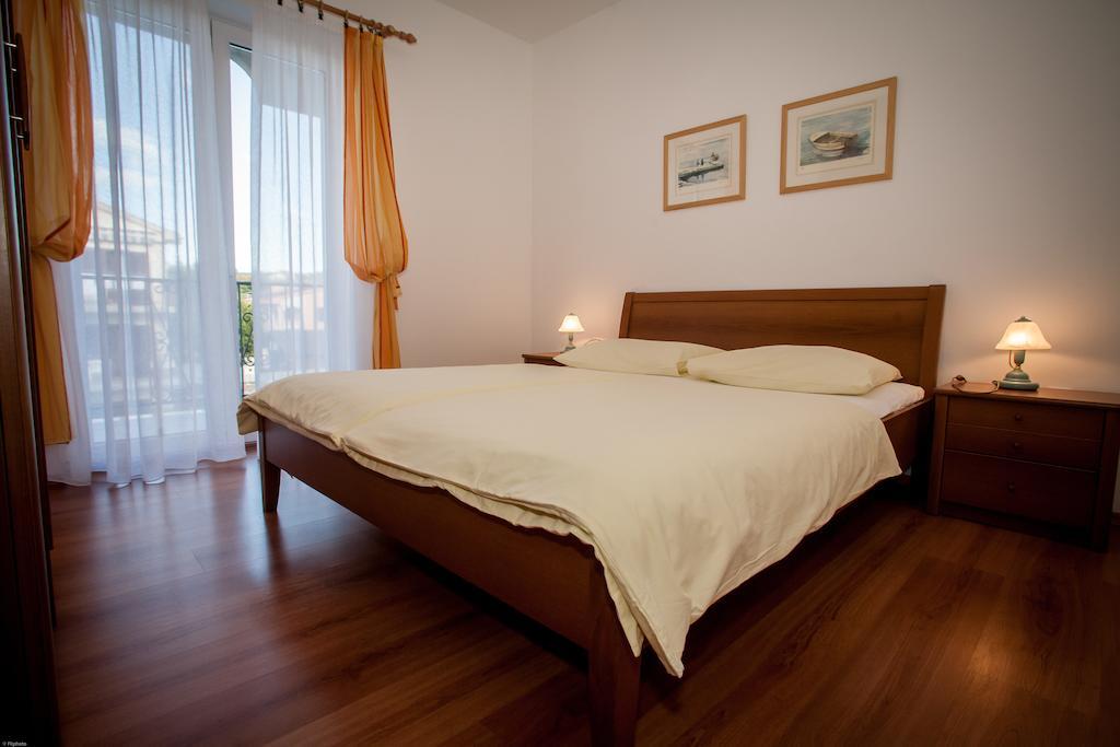 Apartments Bogovic Malinska Bagian luar foto