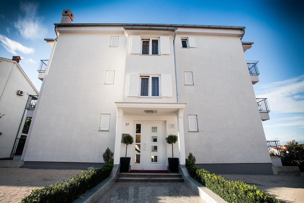 Apartments Bogovic Malinska Bagian luar foto