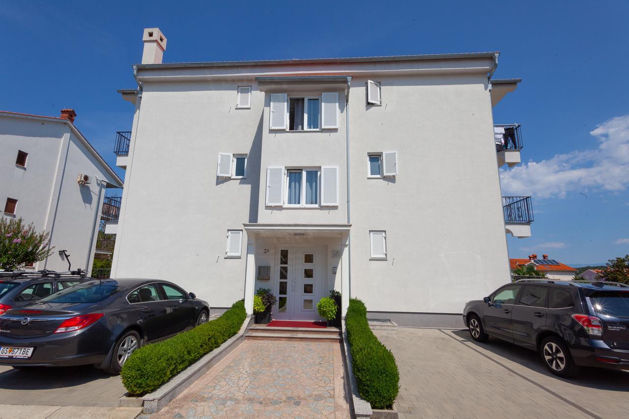 Apartments Bogovic Malinska Bagian luar foto