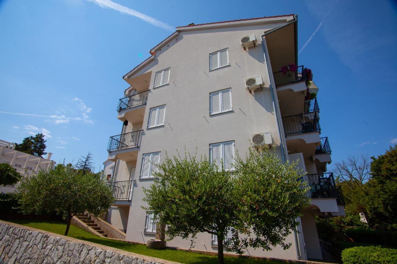 Apartments Bogovic Malinska Bagian luar foto